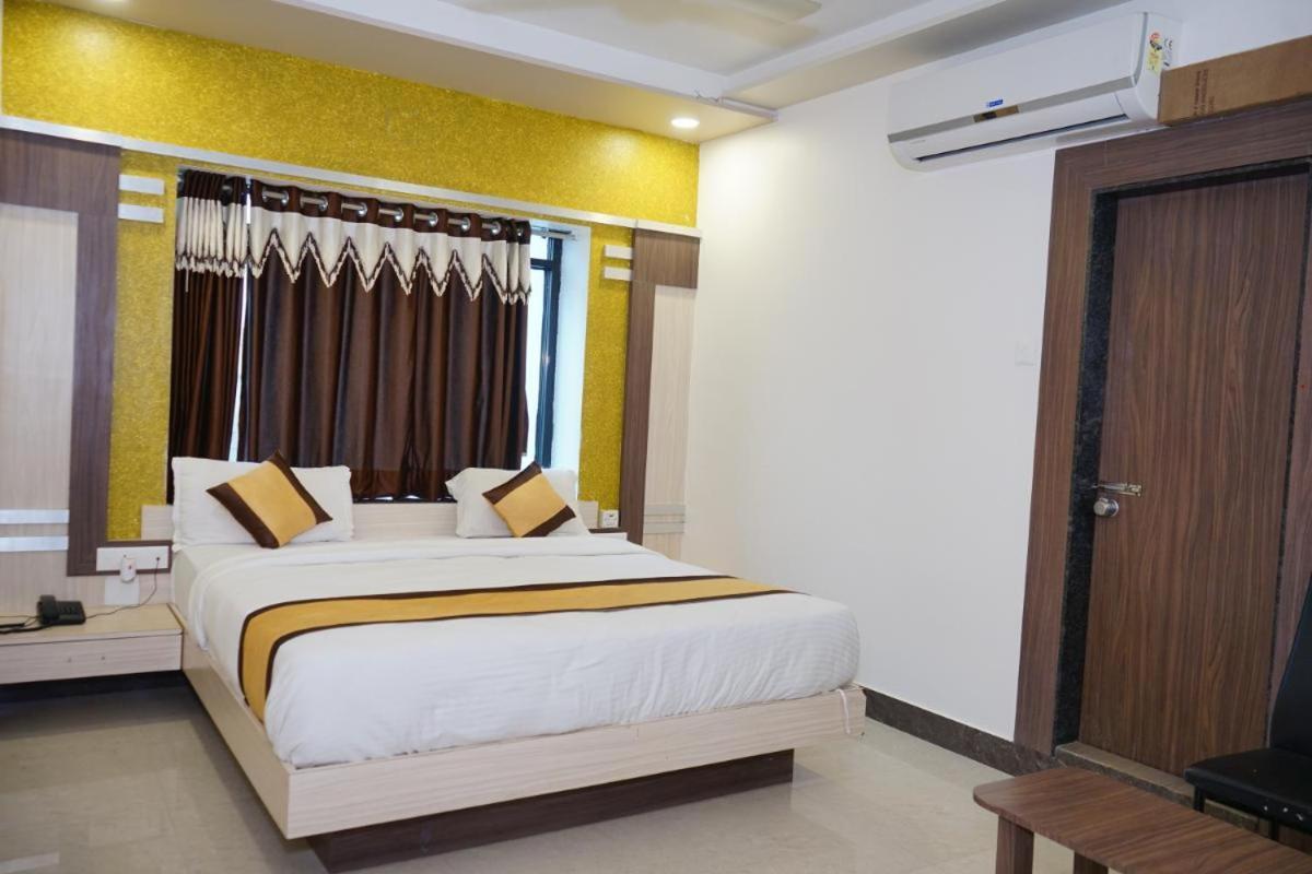 Hotel Gopal Dwārka Екстериор снимка