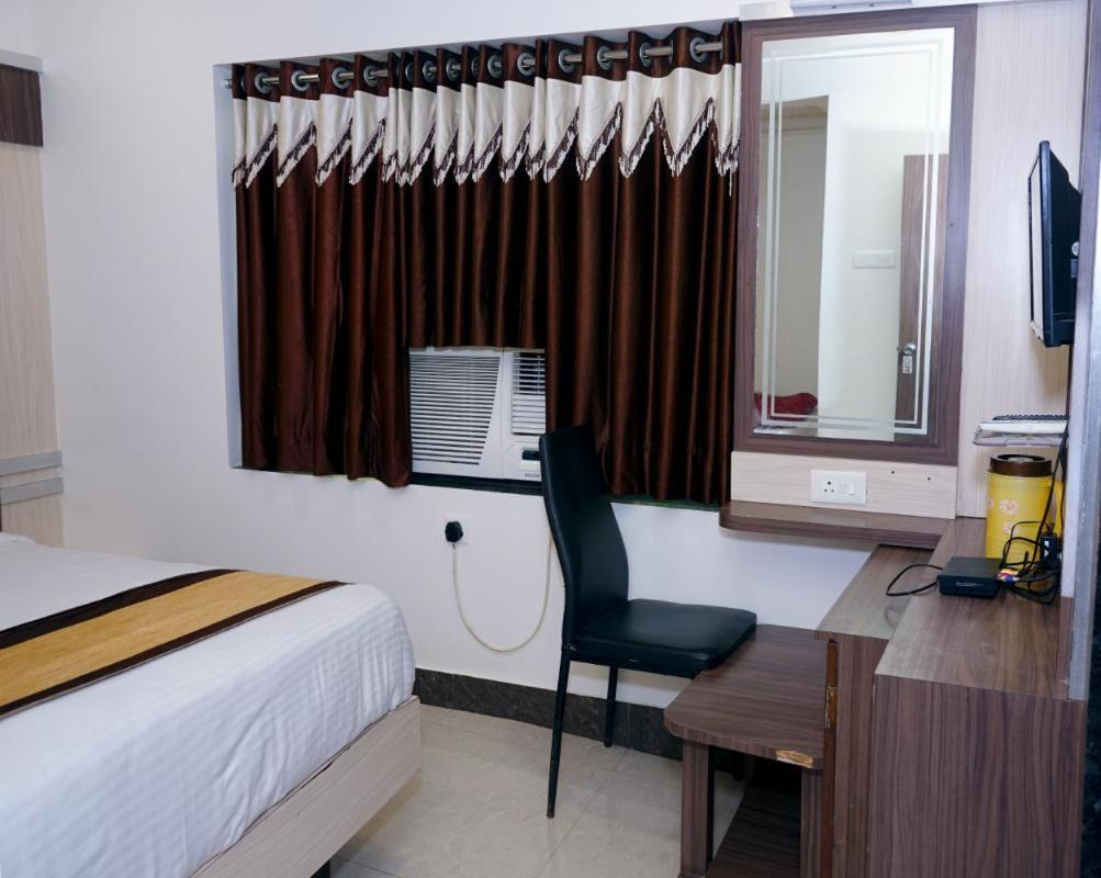 Hotel Gopal Dwārka Екстериор снимка